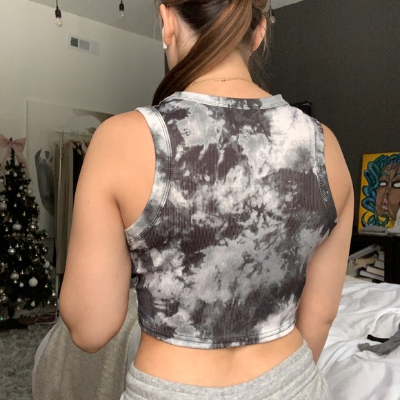 Pretty little thing black and white tie dye halter top - Picture 3 of 4